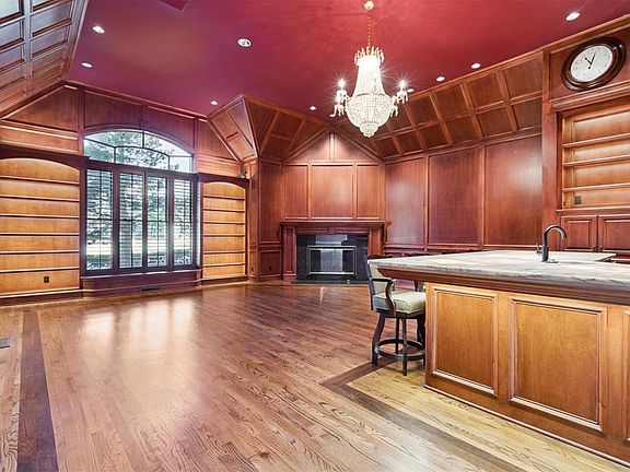 5th image of 1808 Huntington Ave