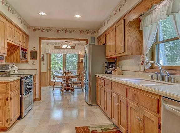 3rd image of 30801 Lawn Dr