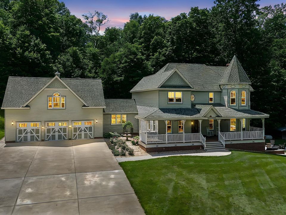 1st image of 818 Emerald Dr