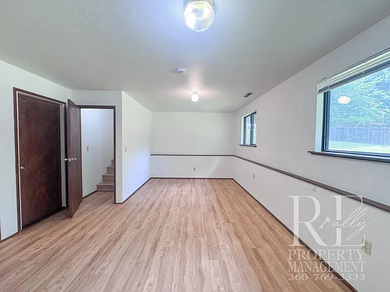 2228 NE Ridgewood Dr — Photo 15