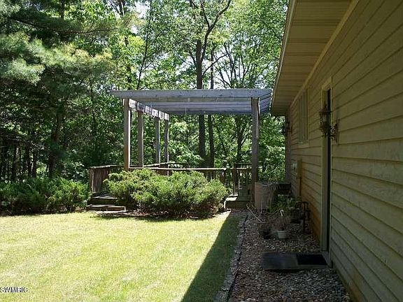 3rd image of 1375 Crestbrook Ave