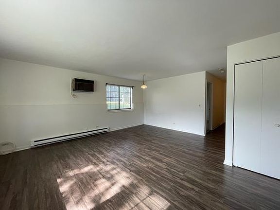 2nd image of 901 E Chicago Ave #2