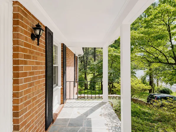 1626 Brandywine Dr, Charlottesville, VA 22901