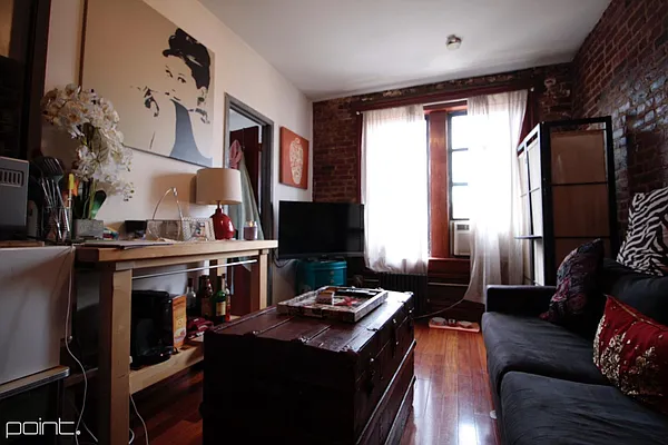 Rented by Point NYC | media 9