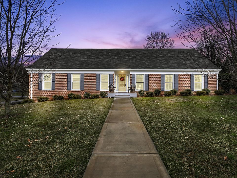 1st image of 204 Crestwood Dr