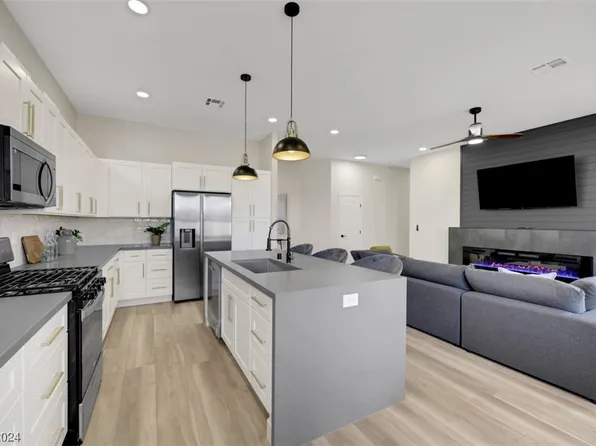1570 Livingston Dr, Henderson, NV 89012