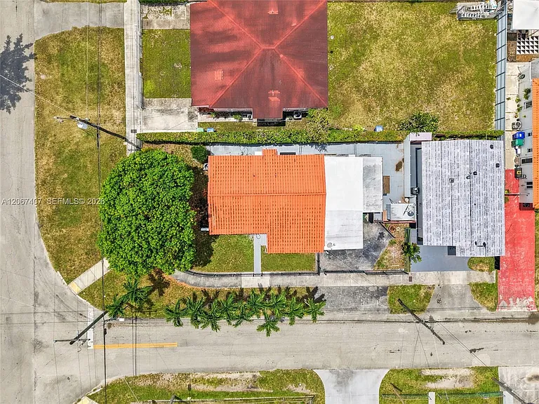 3500 NW 1st St #MAIN HOUSE — Photo 6