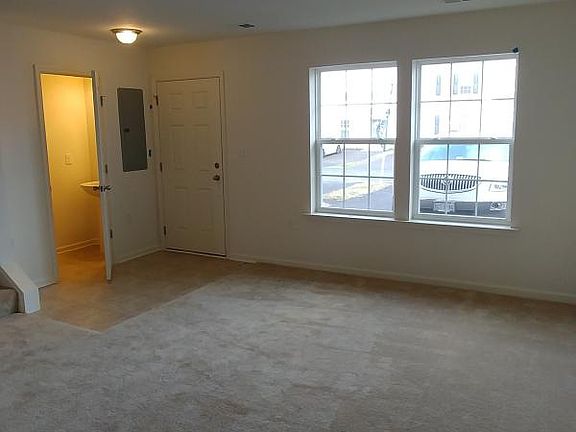 5th image of 18 Teakwood Dr #Townhouse