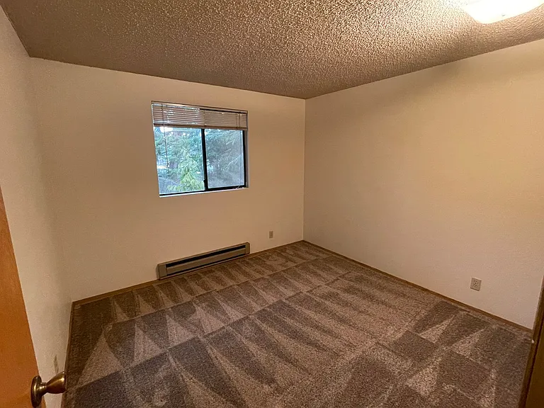 690 NW Atalanta Way #M — Photo 4