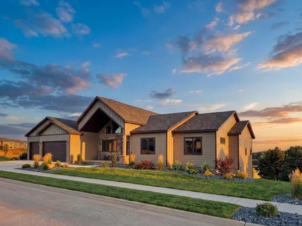 5728 Cloud Peak Dr, Rapid City, SD 57702