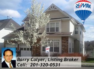 16 Skytop Rdg, Oakland, NJ 07436