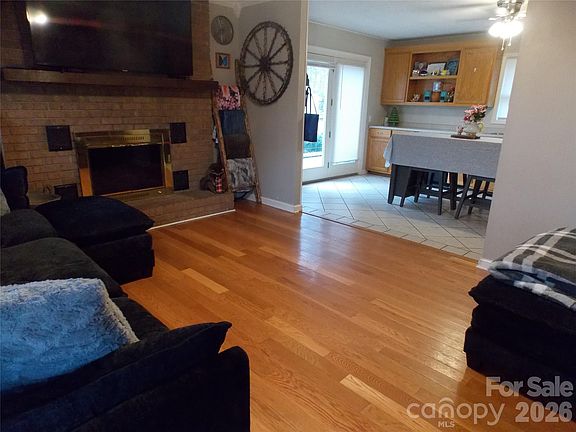 4th image of 4268 Hartland Rd