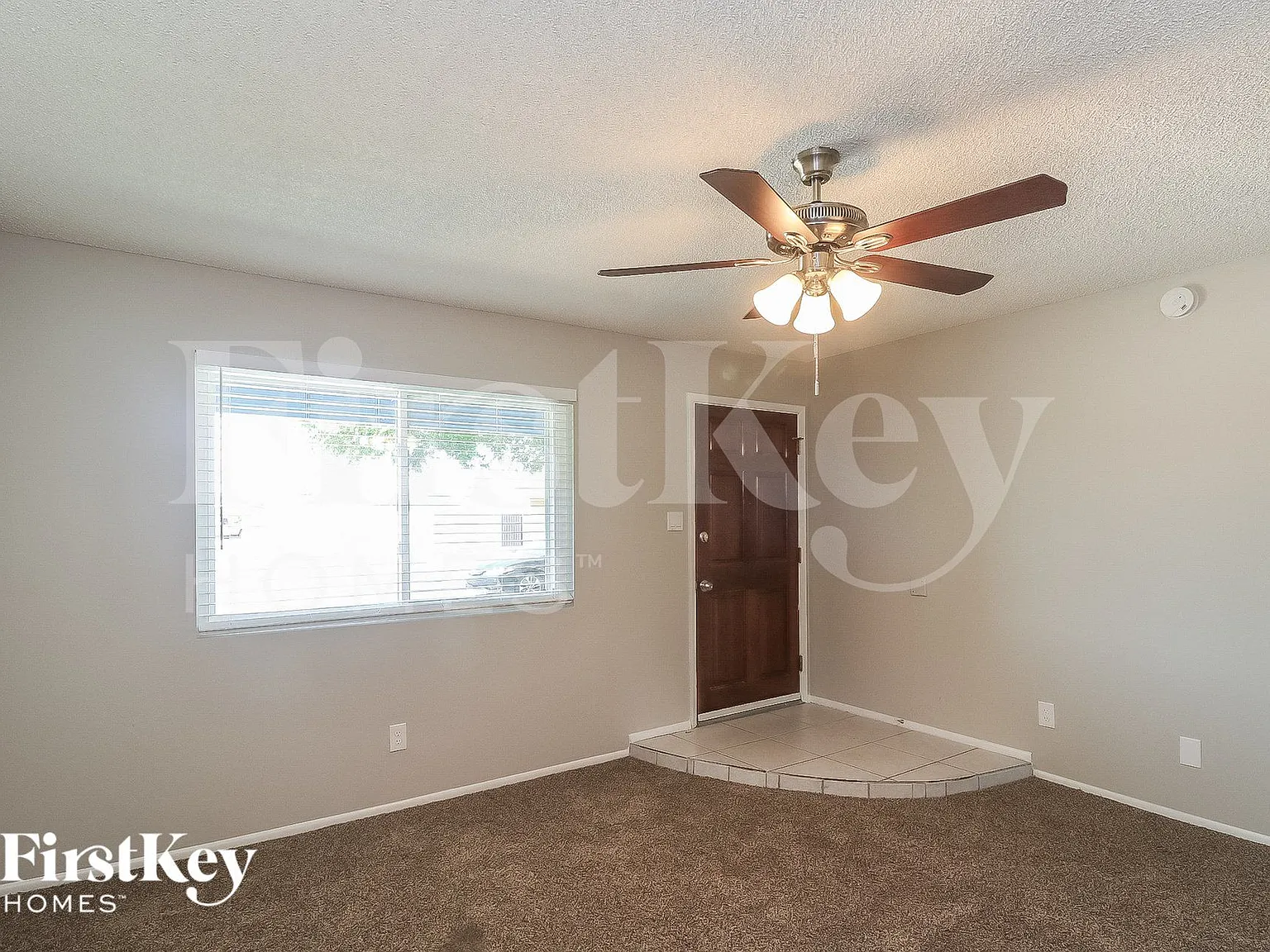 3 bed, 2.0 bath, 1572 sqft, $2,110 — Photo 2