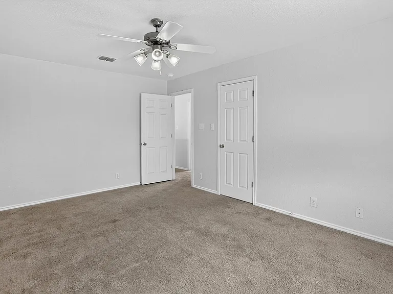 6913 Abbey Fls — Photo 32