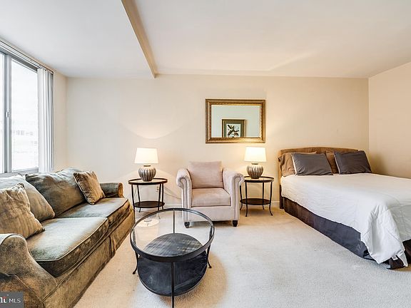 2nd image of 1121 Arlington Blvd APT 524