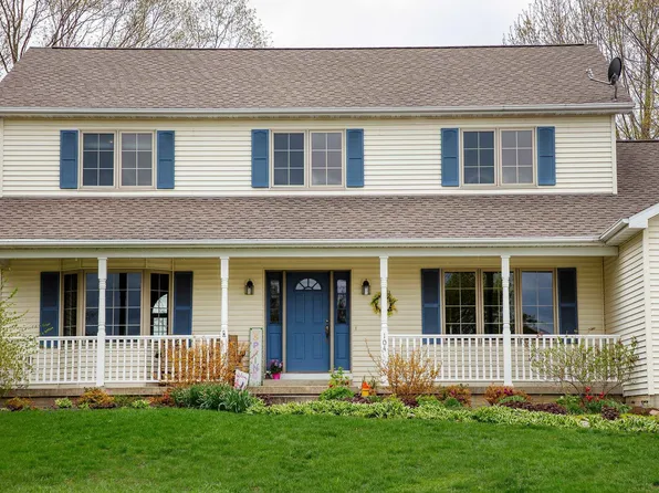 104 Maple Cir, Waverly, IA 50677