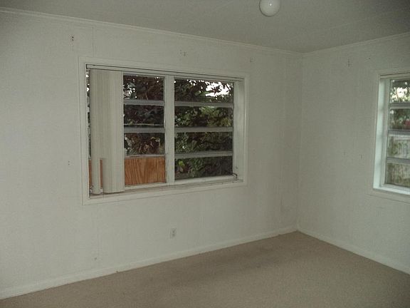 3rd image of 365 Holly Dr
