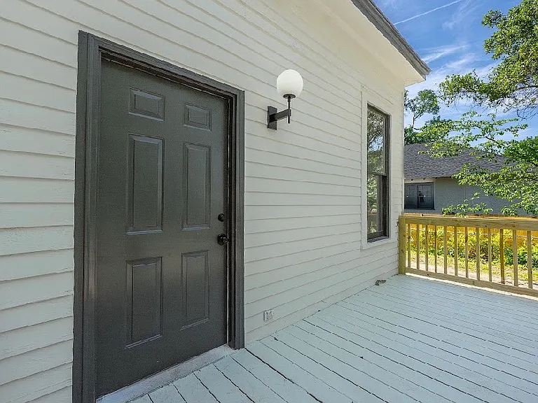 2807 Beacon Ave — Photo 24