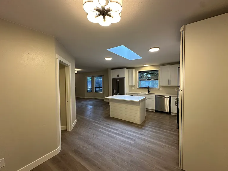 1223 Miller Ave NE — Photo 11