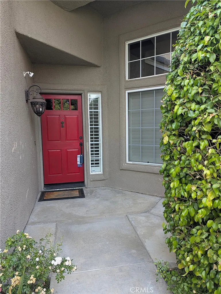 4 bed, 2.5 bath, 2394 sqft, $5,400 — Photo 3