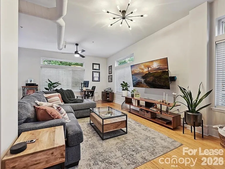 404 N Laurel Ave #11 — Photo 4