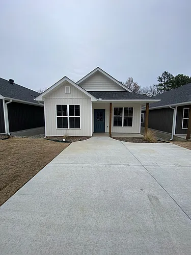 1015 Brookside Dr Photo 1