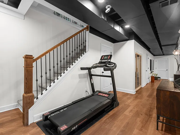 819 Irving Ave — Photo 27
