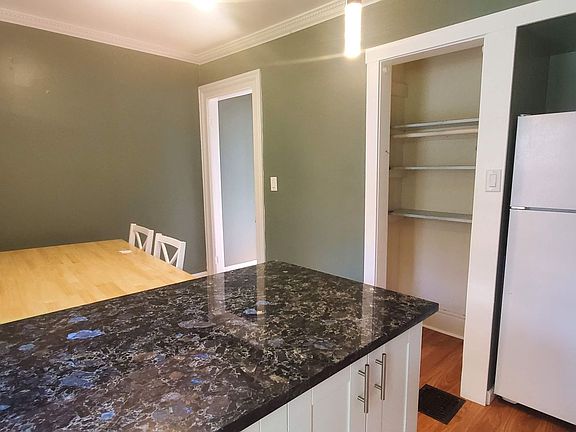 3rd image of 338 Catherine St APT 4
