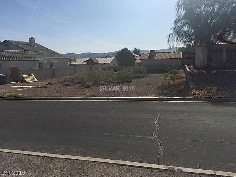 2nd image of 556 S Mona Ln