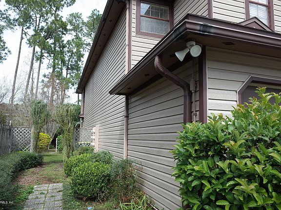 3rd image of 3937 Laurelwood Dr