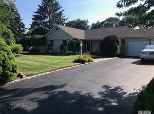 28 Leeside Dr, Great River, NY 11739