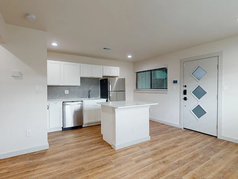 Lakewood Village — Photo 4