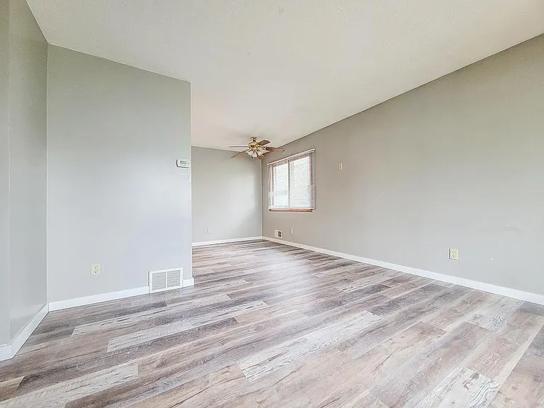 5723 Quincy St — Photo 9