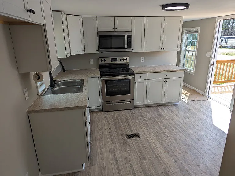 723 Reynolds Rd #A — Photo 2