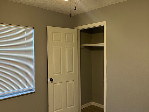 4th image of 824 Austin Cir