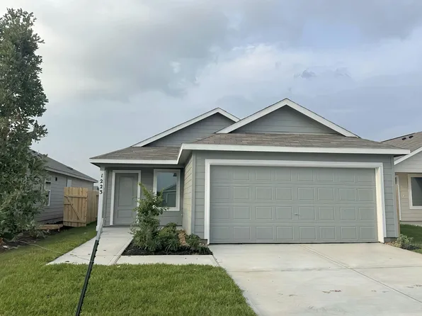 1223 Charlotte Way, Wharton, TX 77488