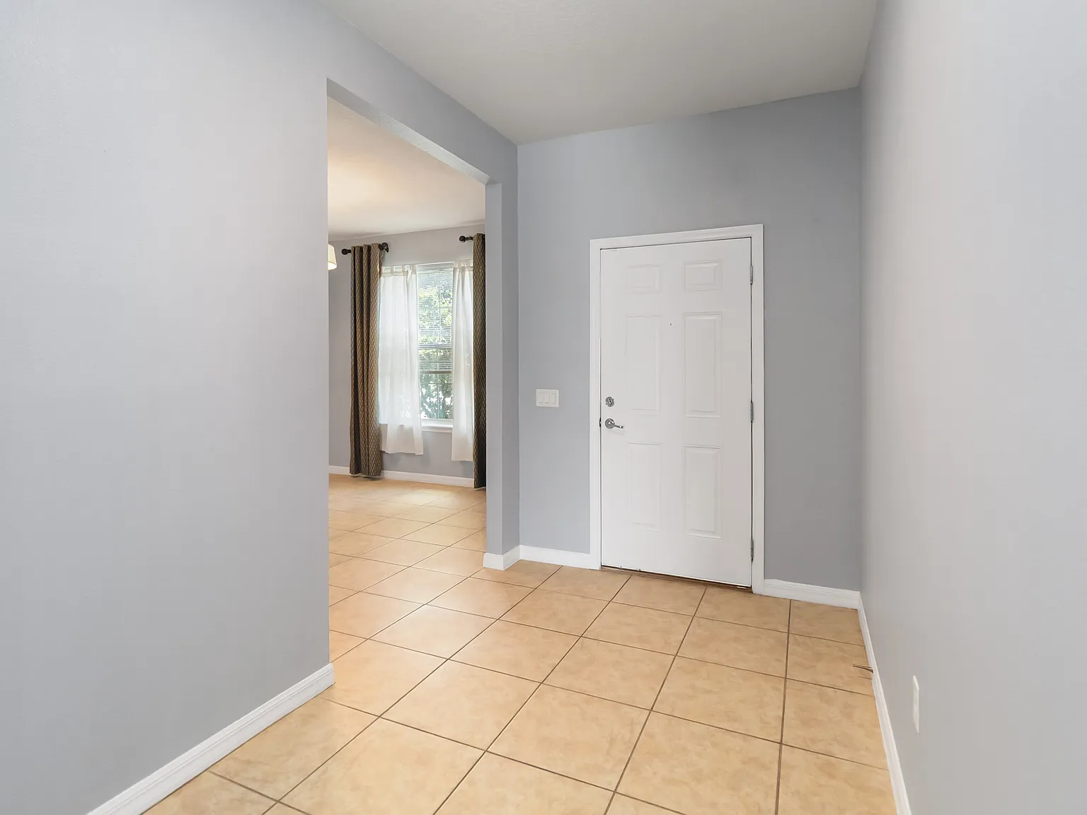 3 bed, 2144 sqft, $2,340 — Photo 4