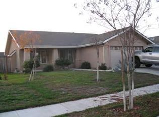1033 J St, Sanger, CA 93657