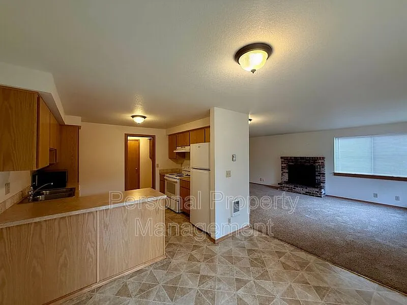 3 bed, 2.5 bath, 1335 sqft, $1,795 — Photo 4
