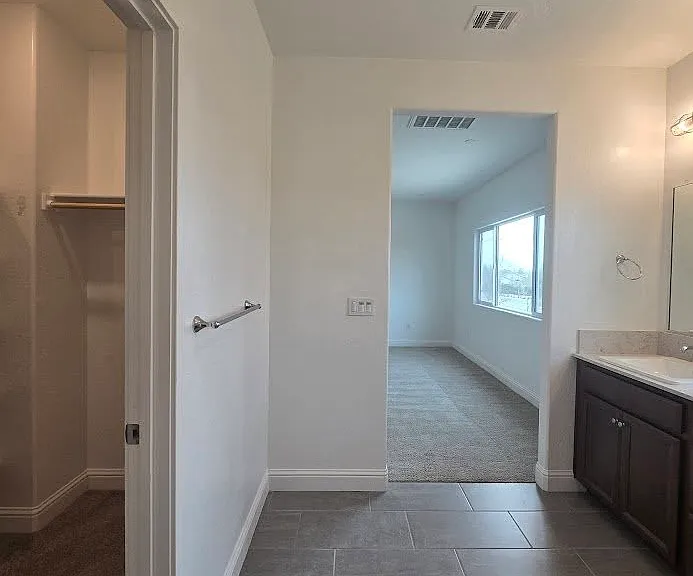 2320 S Claremont Ave — Photo 48