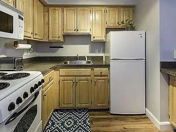 1025 Hancock St #1H — Photo 1