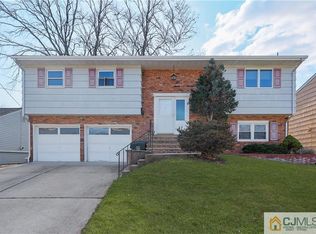 27 Fanning St, Fords, NJ 08863