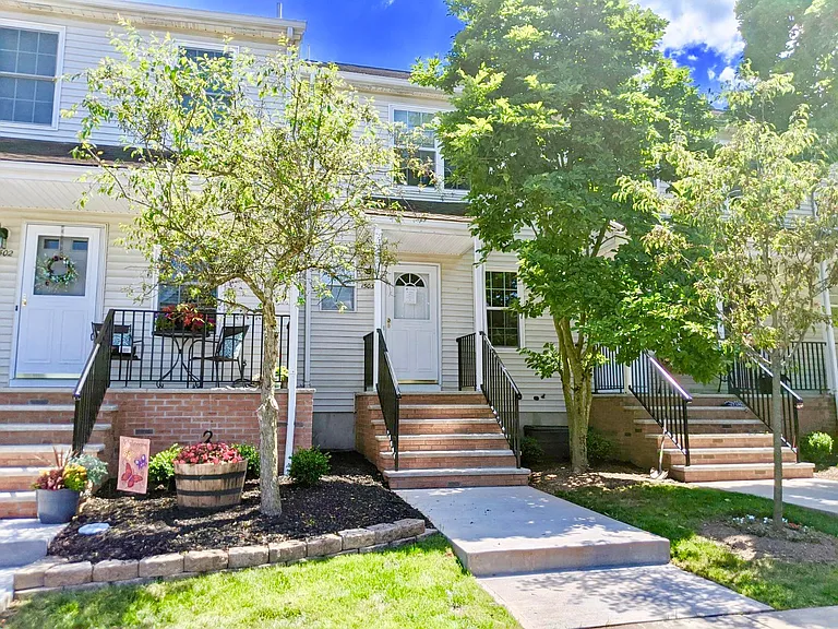 1503 Cobblestone Ct — Photo 1