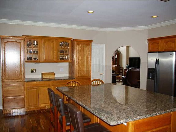 4th image of 2035 N Buckley Dr