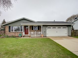 7021 Lindner Dr, Franklin, WI 53132