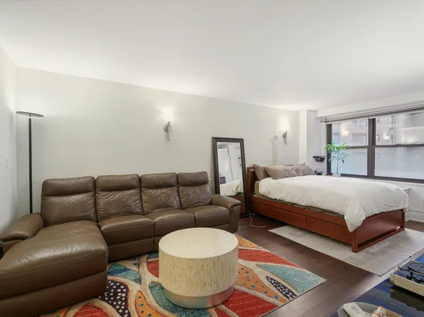 305 East 40th Street image 3 of 16