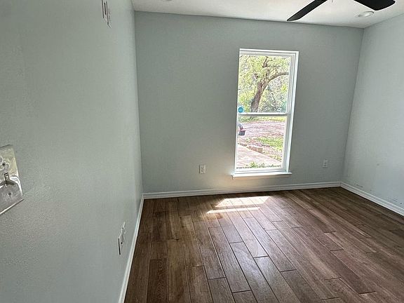 3rd image of 12234 Holly St