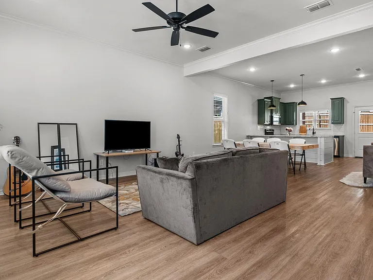 3067 Royal Garden Rd — Photo 4