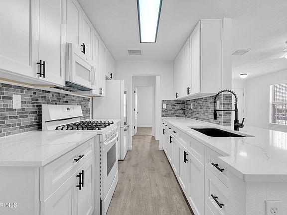 4th image of 11740 Riverstone Dr