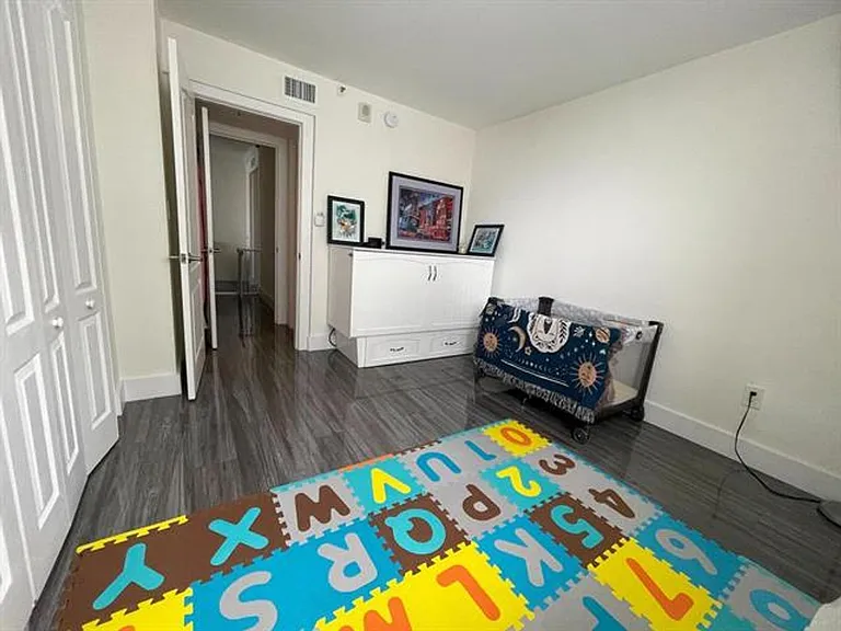 2457 Collins Ave #504 — Photo 5